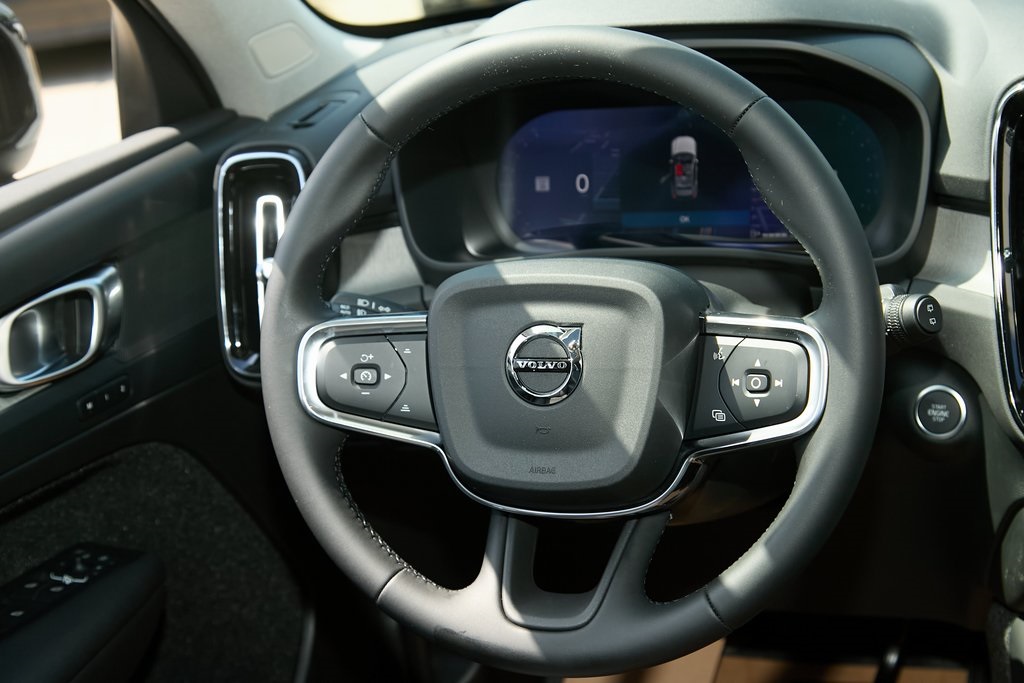 2026 VOLVO XC40 - Image 19
