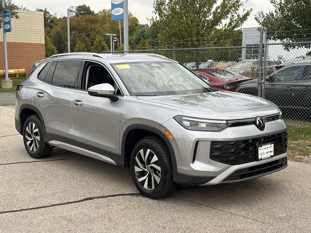 2025 Volkswagen Tiguan S photo 3