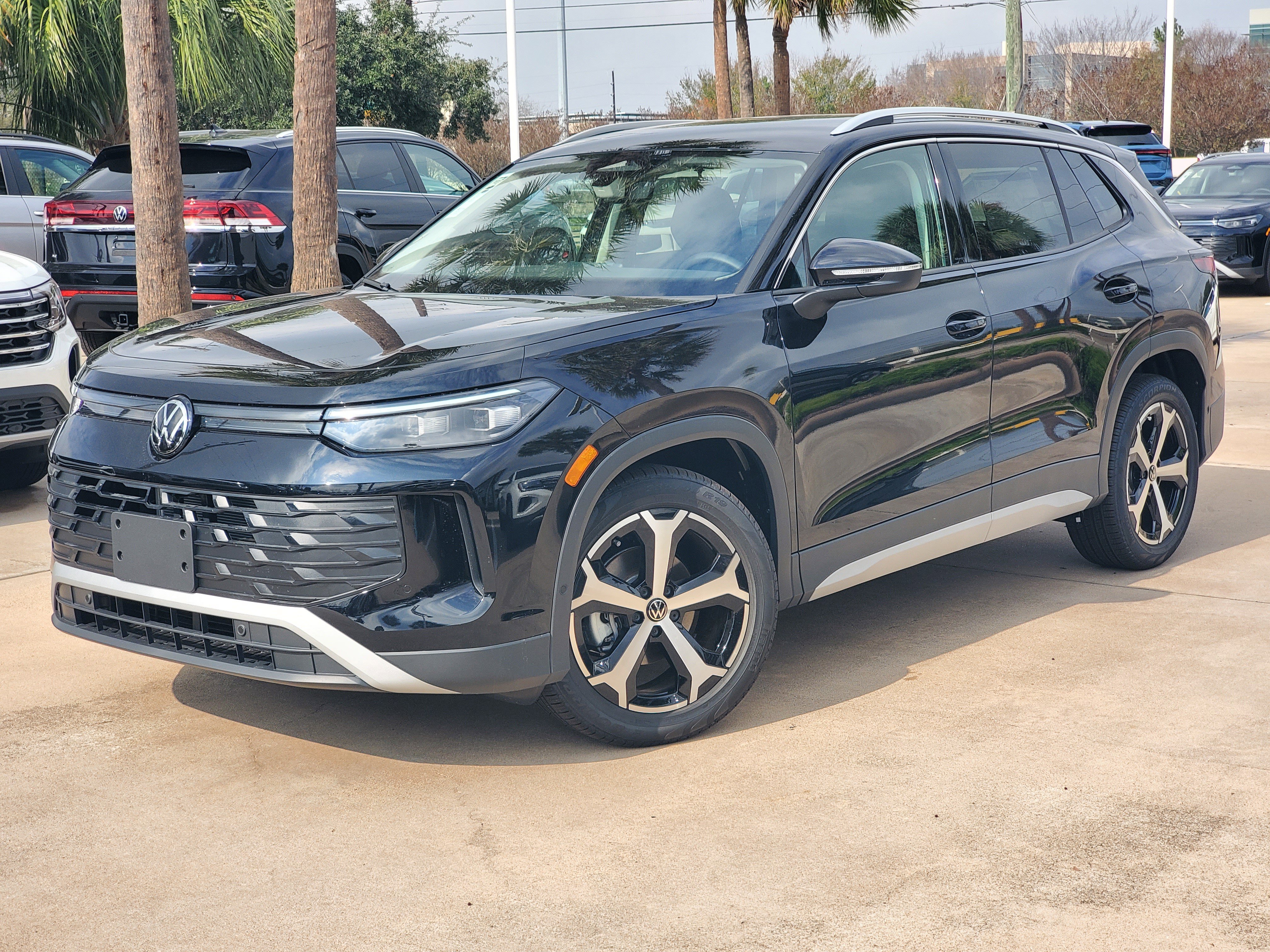 2026 Volkswagen Tiguan SE's photo