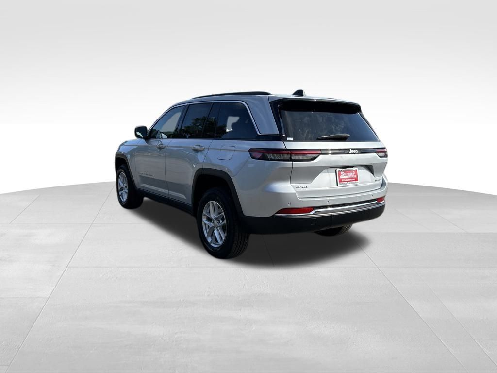 2025 Jeep Grand Cherokee Laredo Altitude photo 4