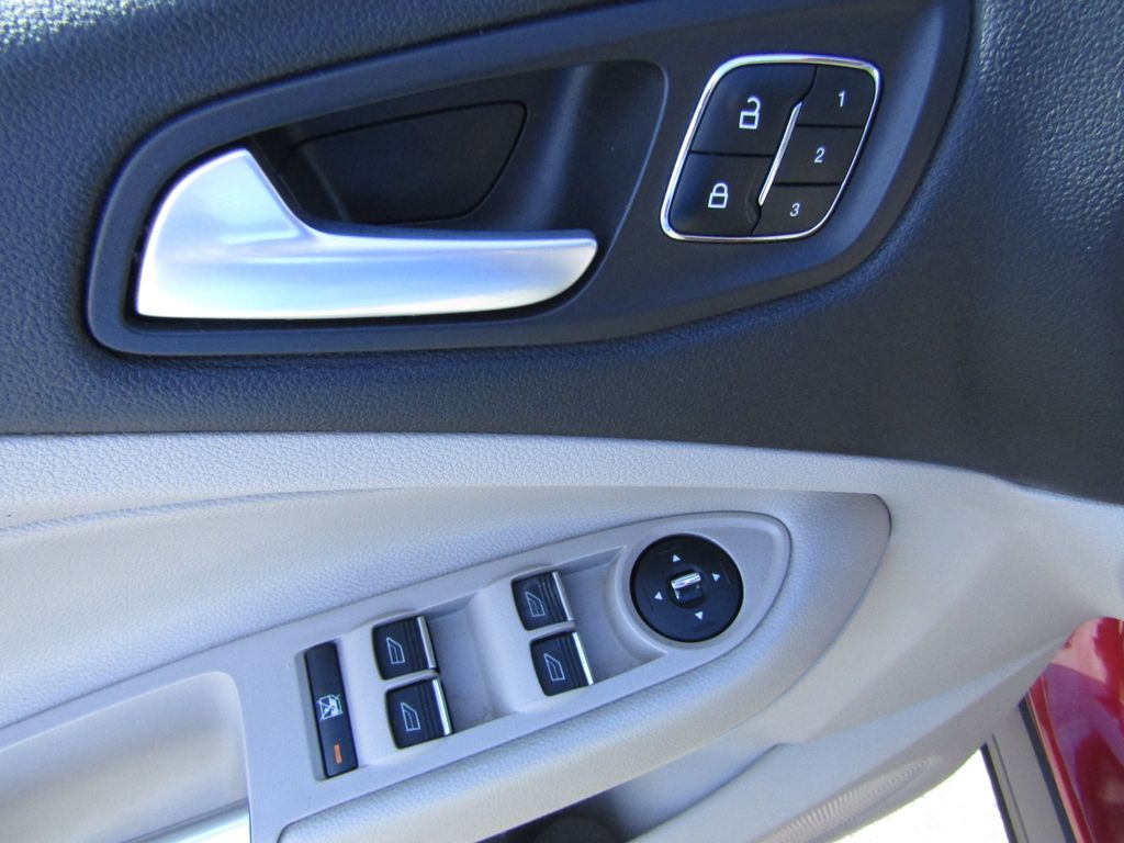 2014 Ford Escape Titanium photo 17