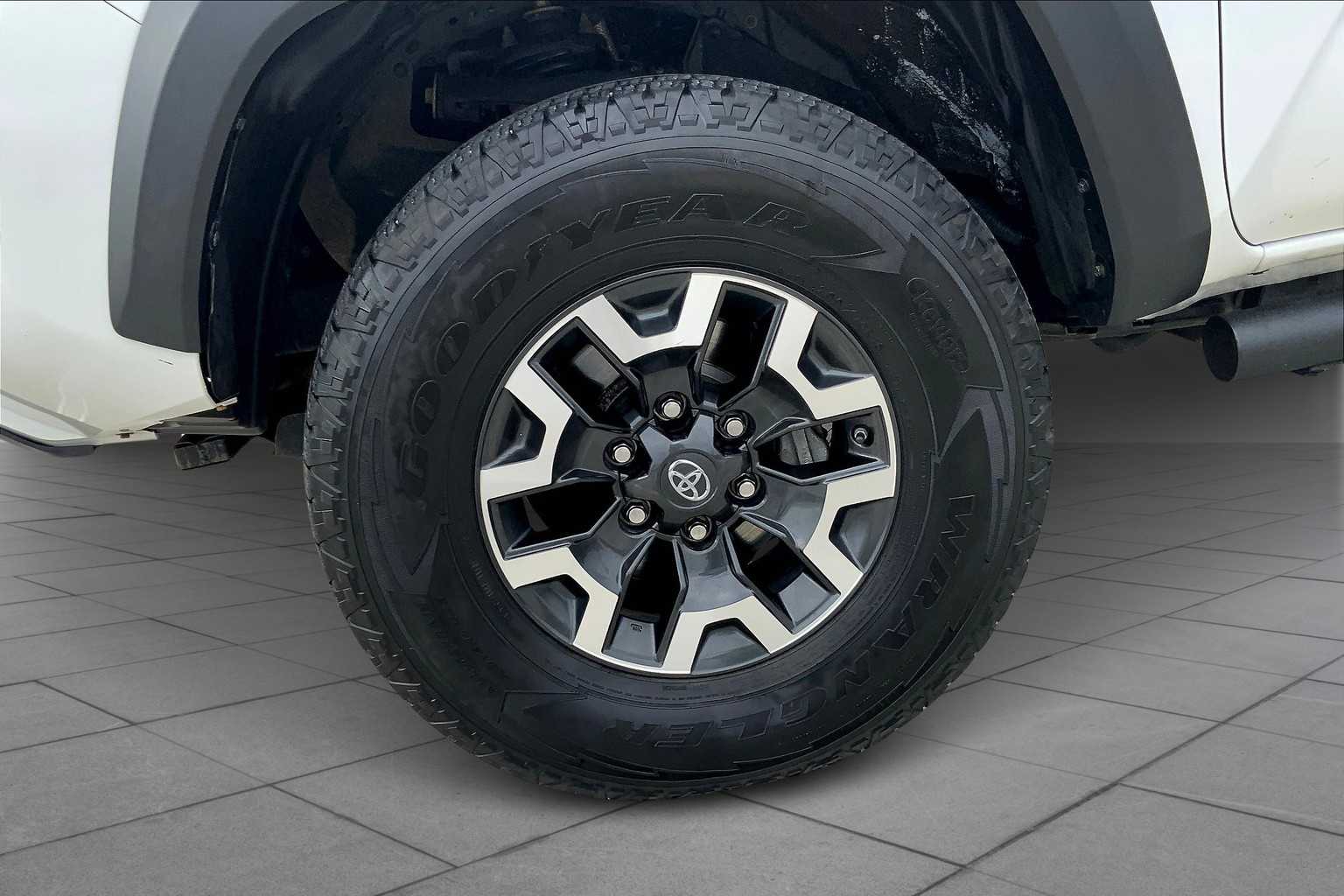2021 Toyota Tacoma TRD photo 9