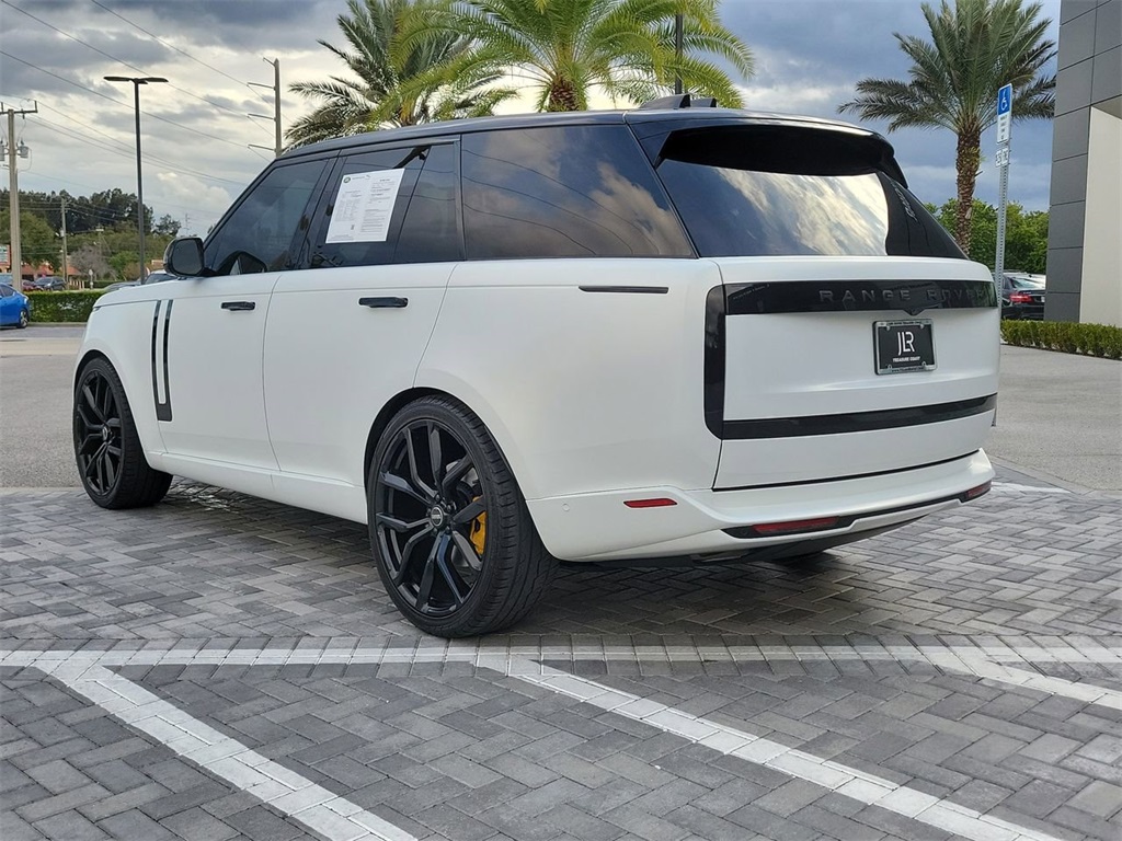 2023 Land Rover Range Rover SE photo 3