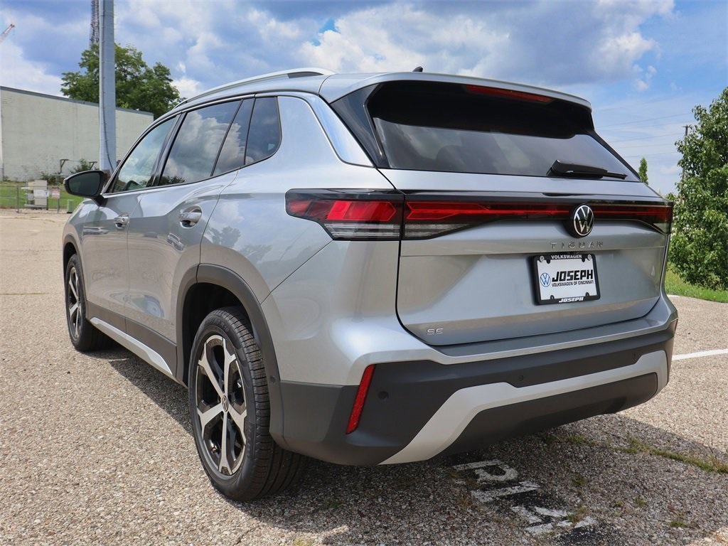 2025 Volkswagen Tiguan SE photo 2