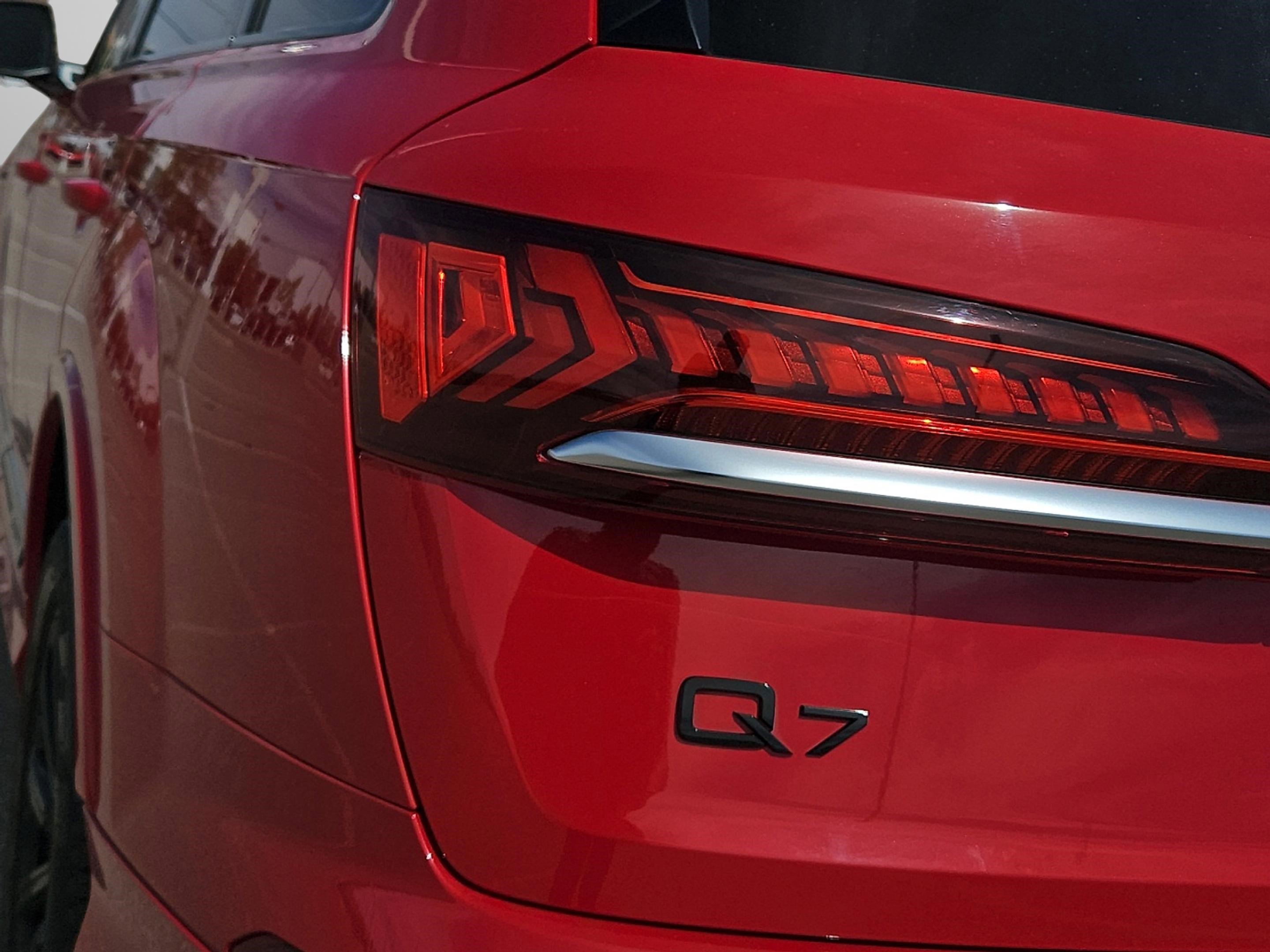 2021 Audi Q7 55 Prestige photo 15