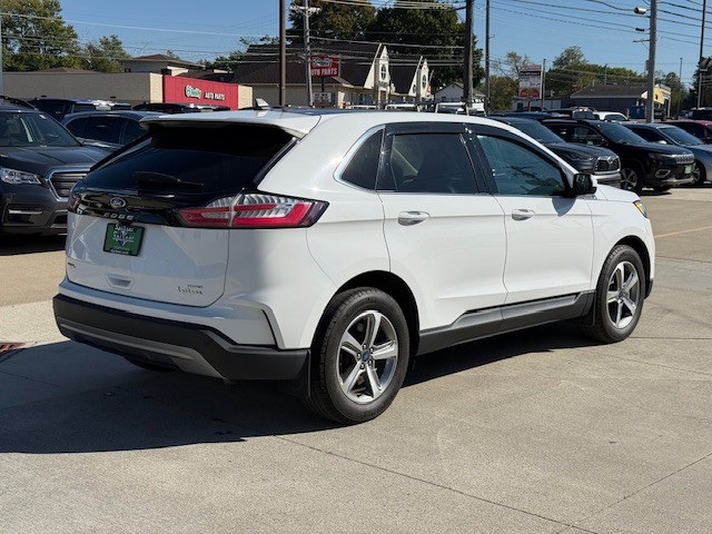 2022 Ford Edge SEL photo 2