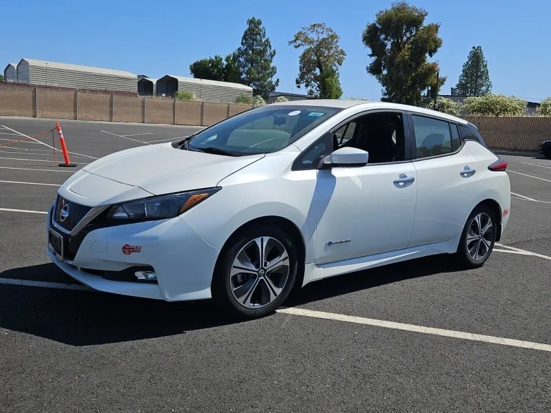 Used 2018 Nissan LEAF SV with VIN 1N4AZ1CP5JC309719 for sale in Gresham, OR