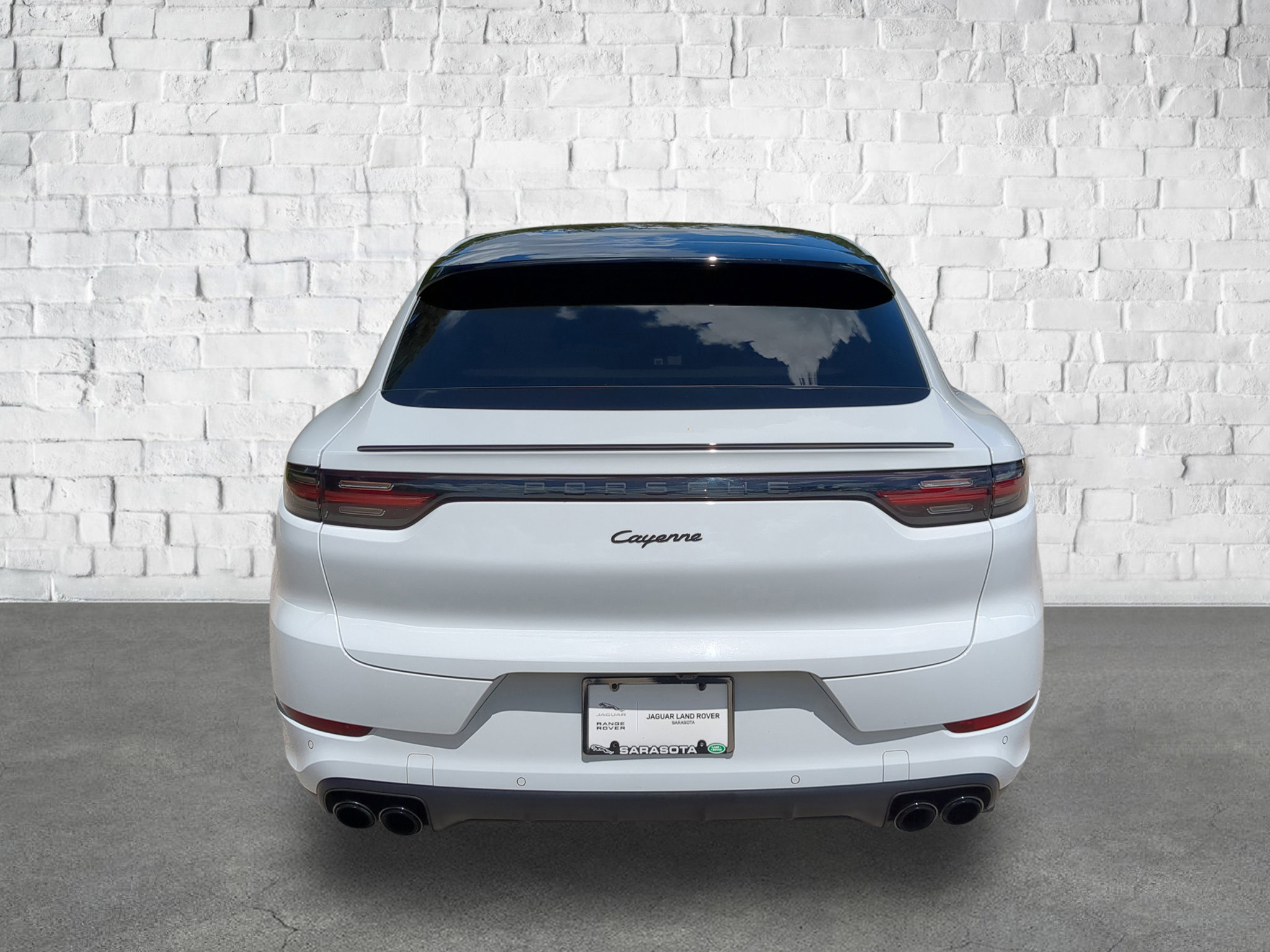 2023 Porsche Cayenne Platinum Edition photo 4