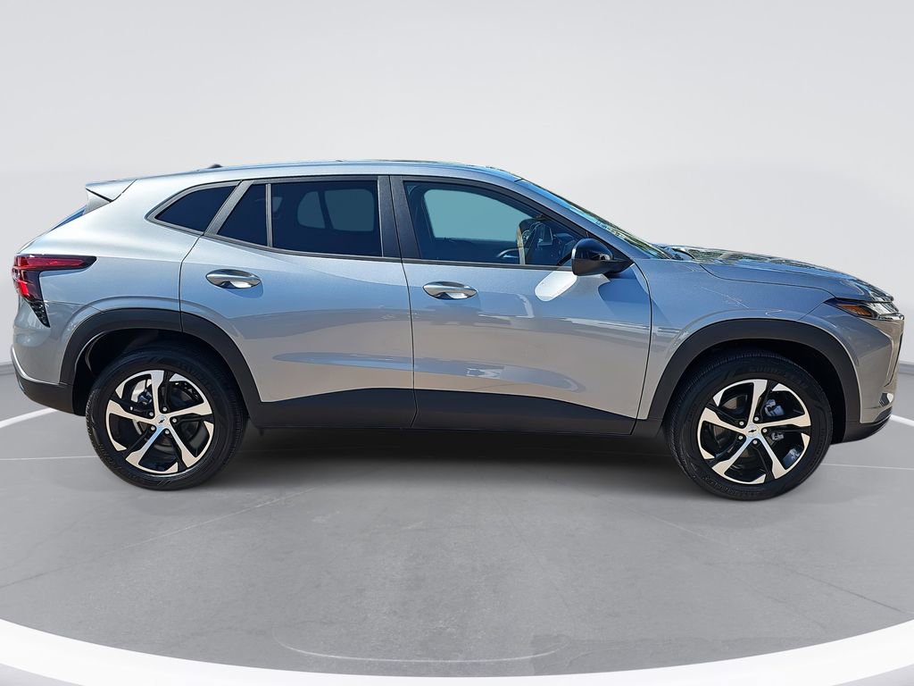 2026 Chevrolet Trax photo 2