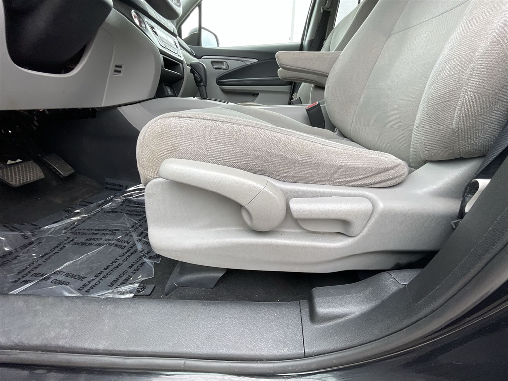 2020 Honda Pilot LX photo 12