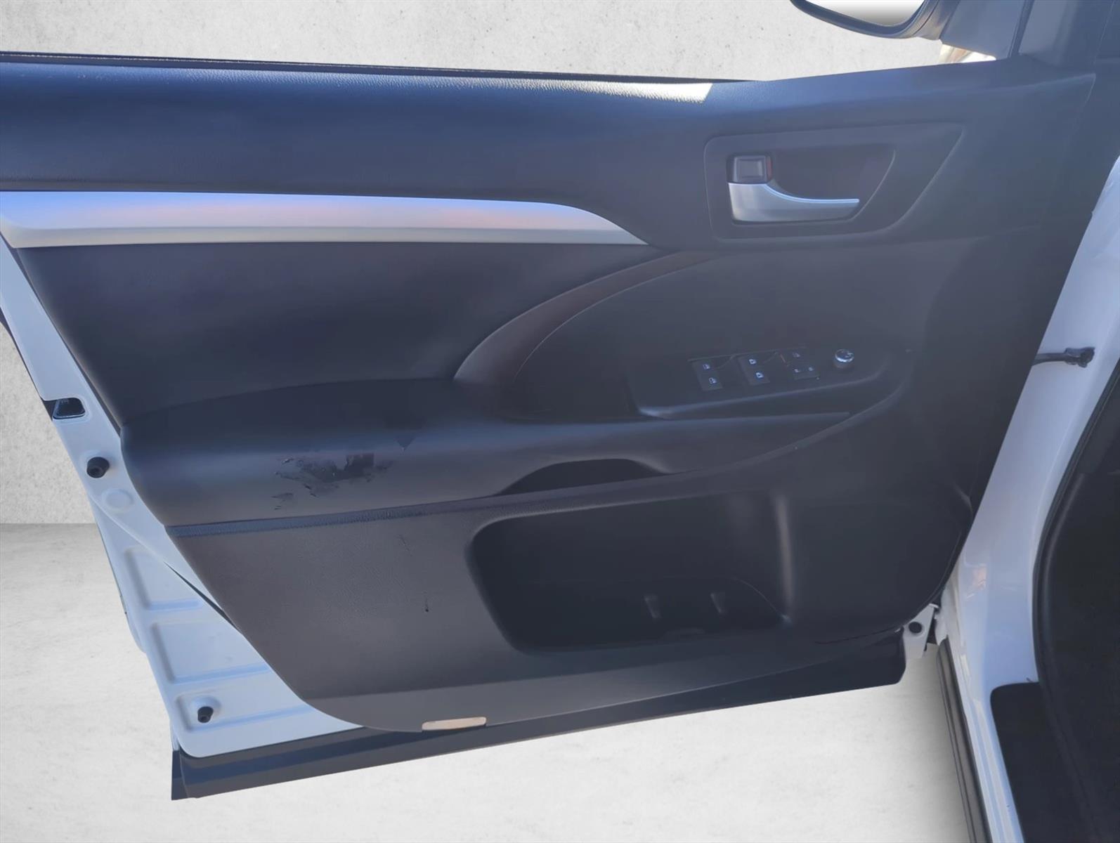 2017 Toyota Highlander XLE photo 4