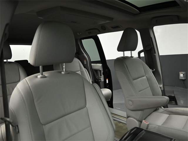 2017 TOYOTA SIENNA - Image 28