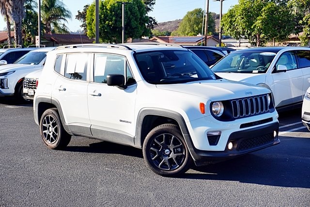 Used 2022 White Jeep Latitude image 3