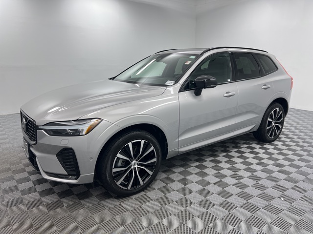 2023 Volvo XC60 B5 Plus photo 3