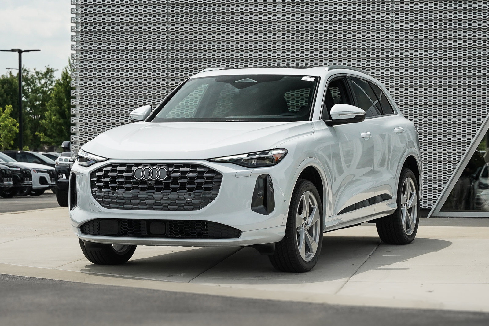 2025 Audi Q5 Premium Plus photo 3
