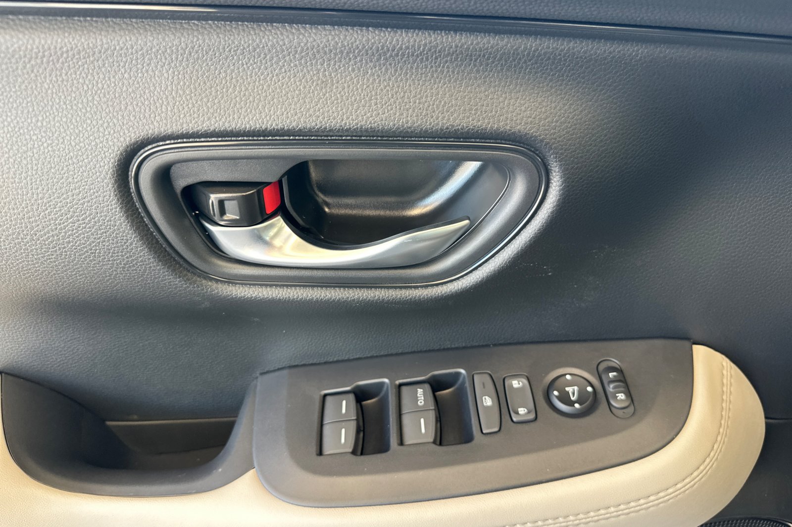2026 Honda HR-V LX photo 10