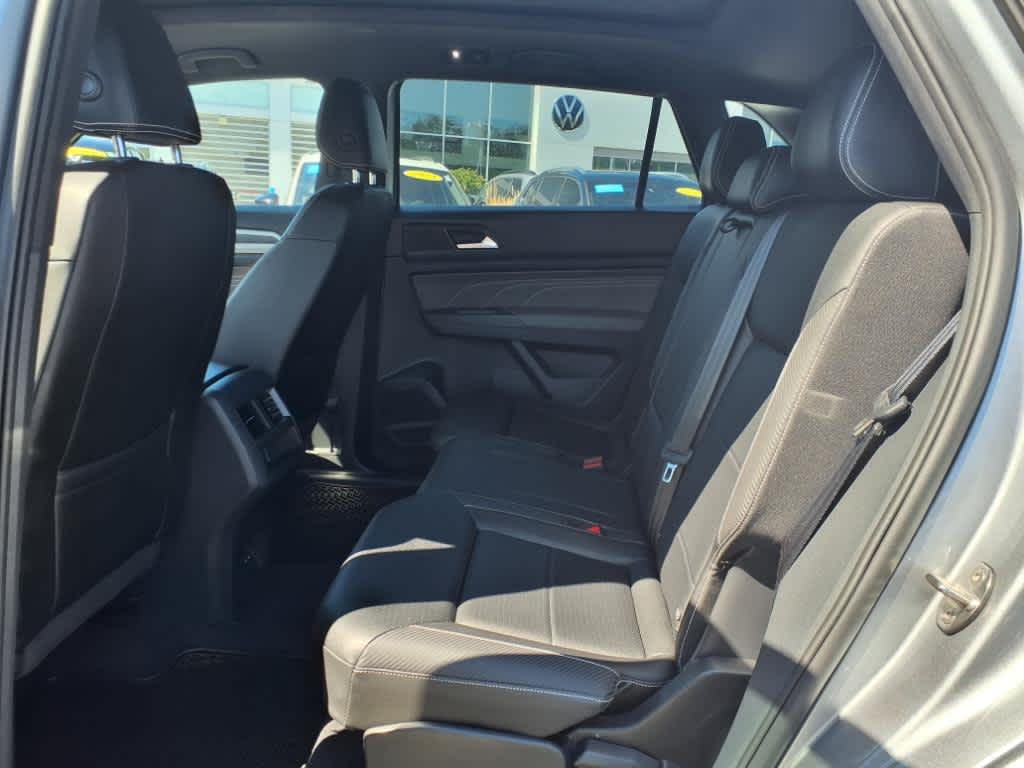 2023 Volkswagen Atlas Cross Sport SEL R-Line photo 12