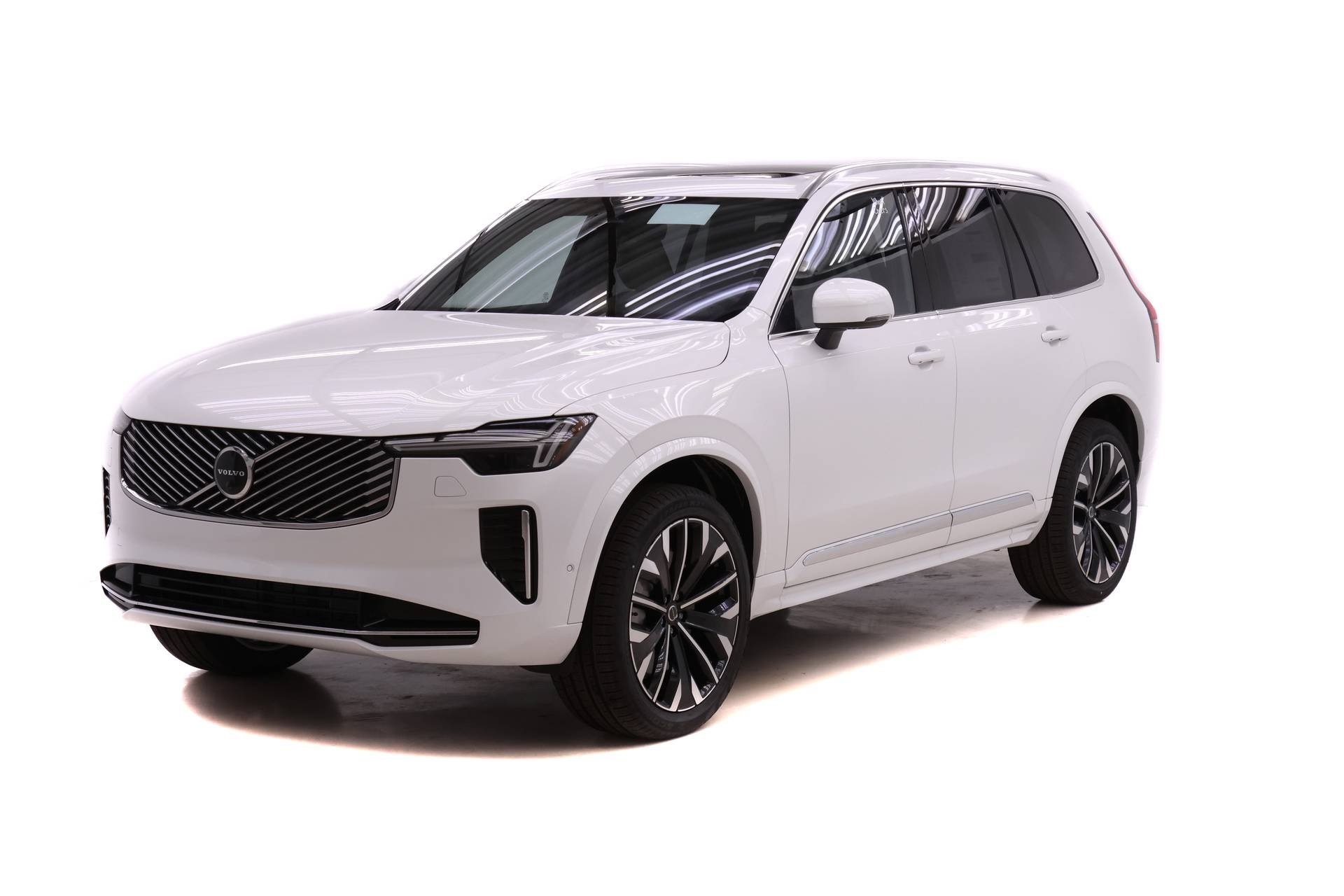 2026 Volvo XC90 Plus's photo