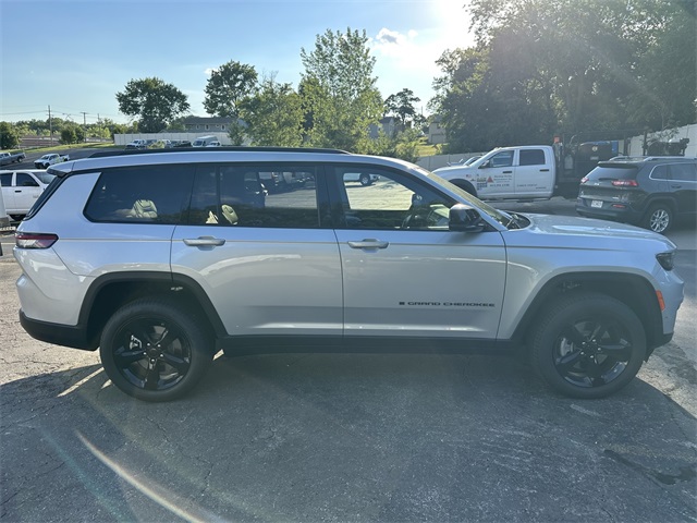 2025 Jeep Grand Cherokee Limited photo 5
