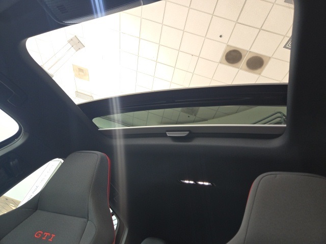 2024 Volkswagen Golf GTI 380 SE photo 19