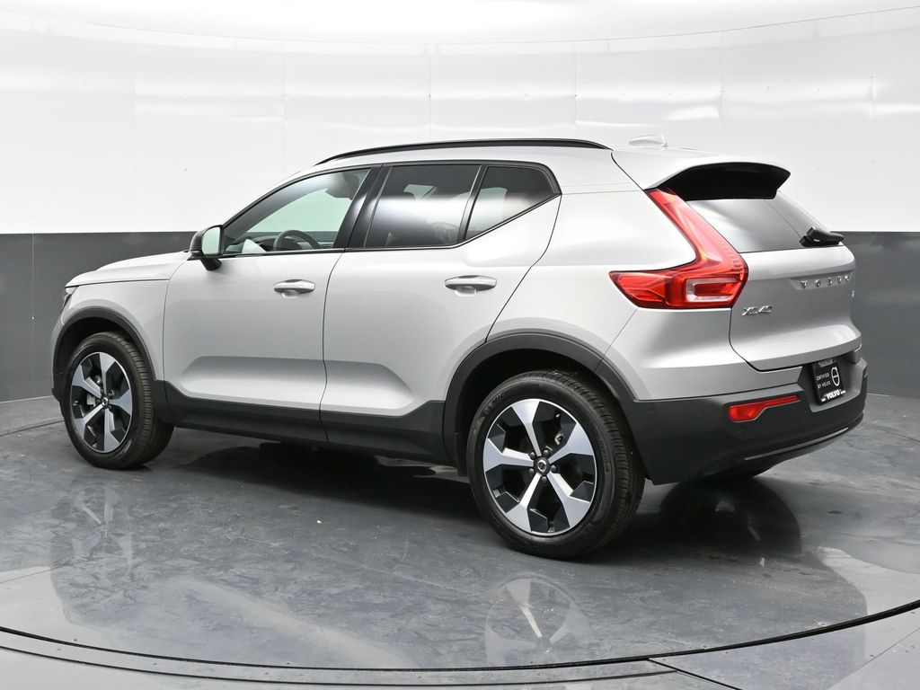 2024 Volvo XC40 Plus photo 3