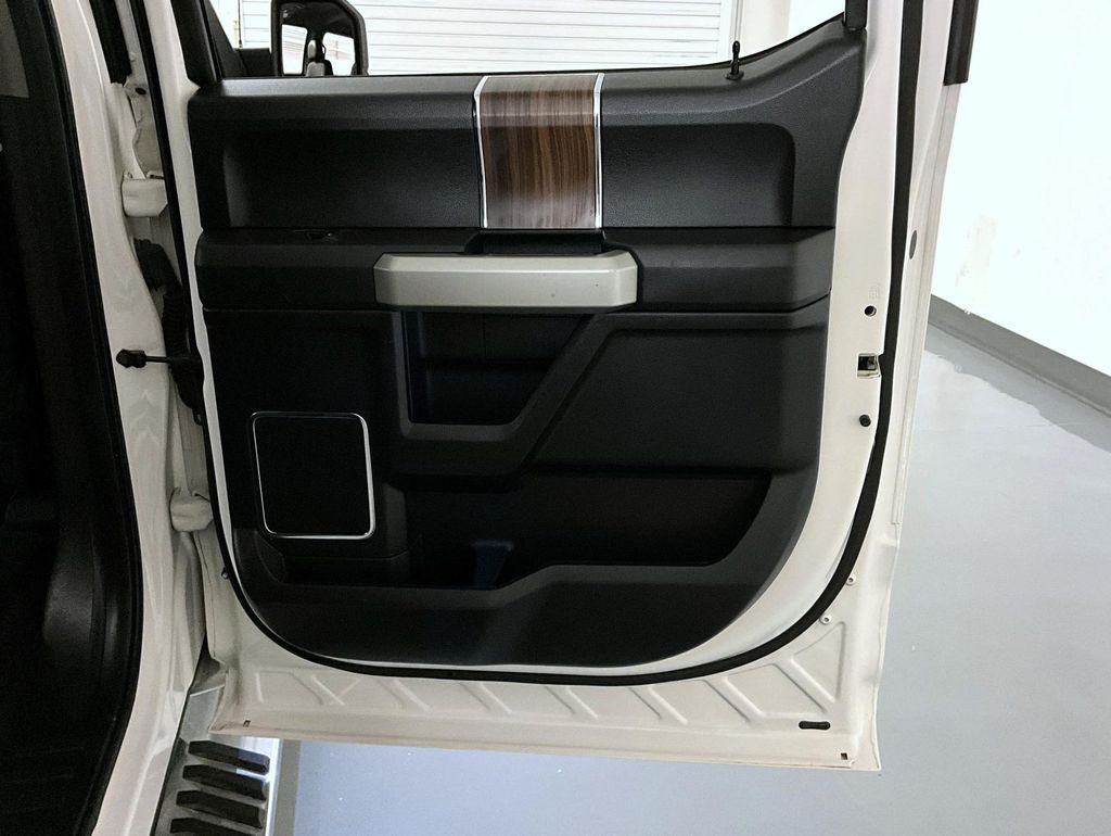 2016 Ford F-150 Lariat photo 15
