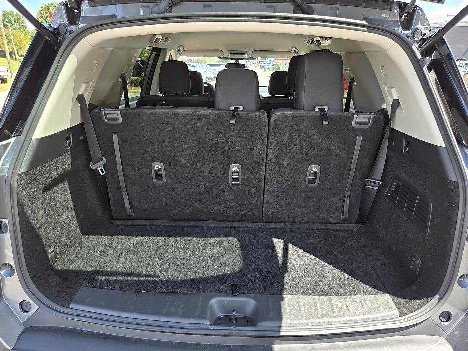 2024 Nissan Pathfinder SV photo 12
