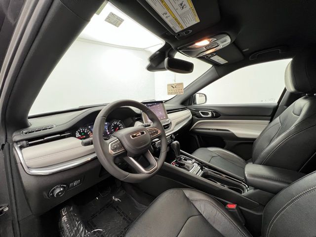 2023 Jeep Compass Limited photo 11