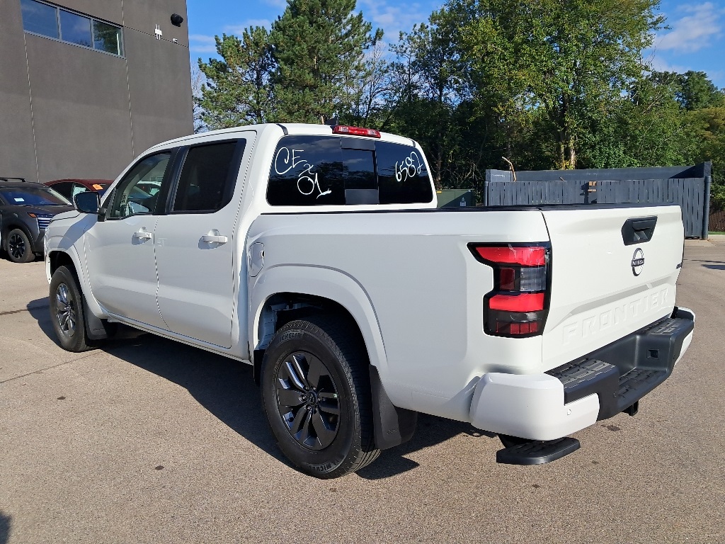 2026 Nissan Frontier Crew Cab SV photo 4
