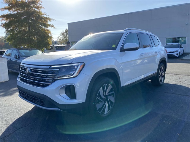 2025 Volkswagen Atlas SEL photo 3