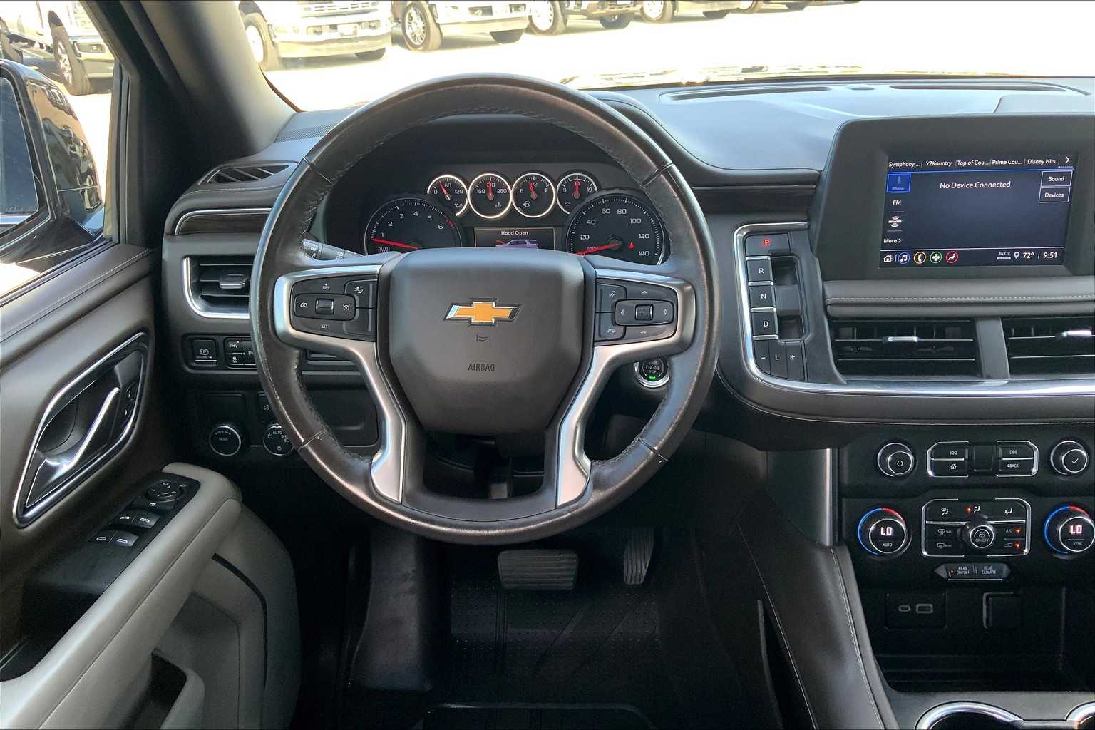 2023 Chevrolet Suburban LS photo 3