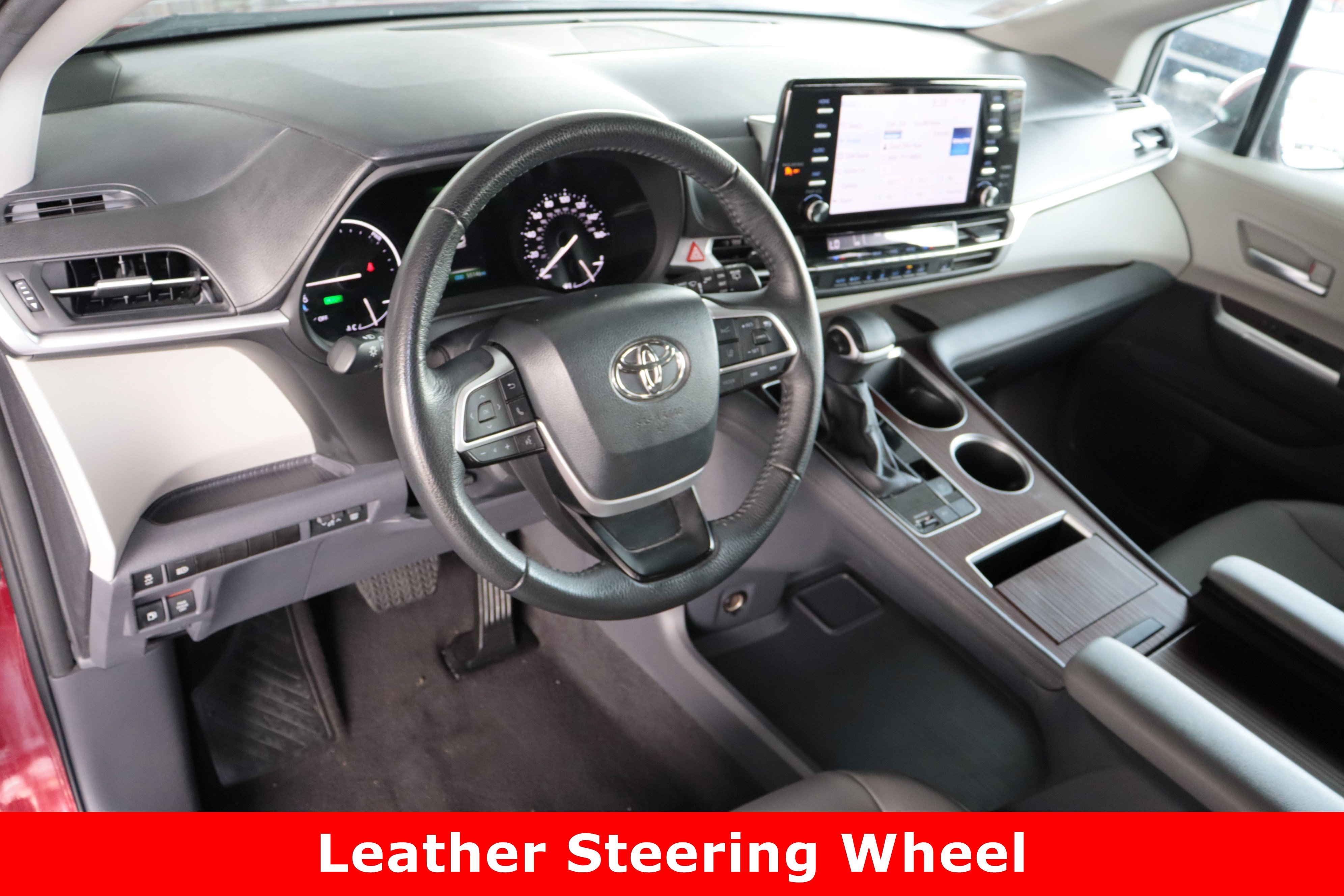 2023 Toyota Sienna XLE photo 14