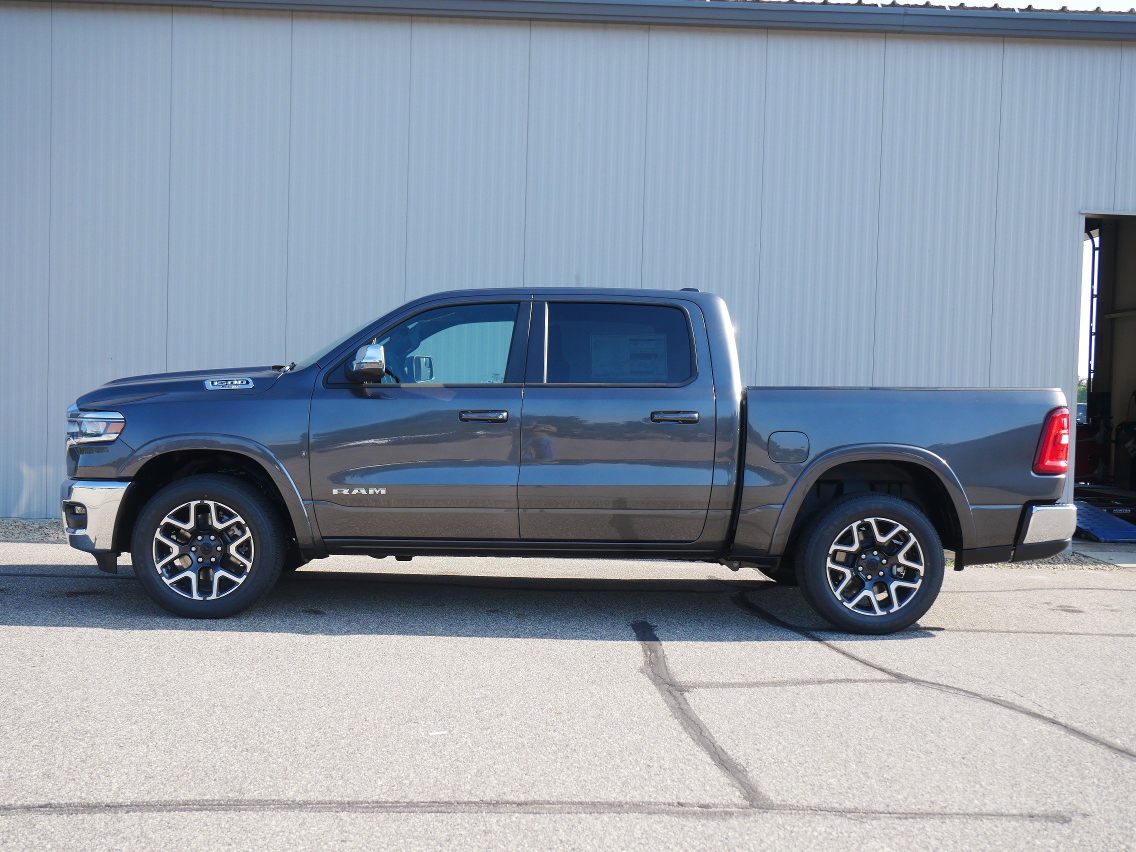 2025 Ram 1500 Laramie photo 2