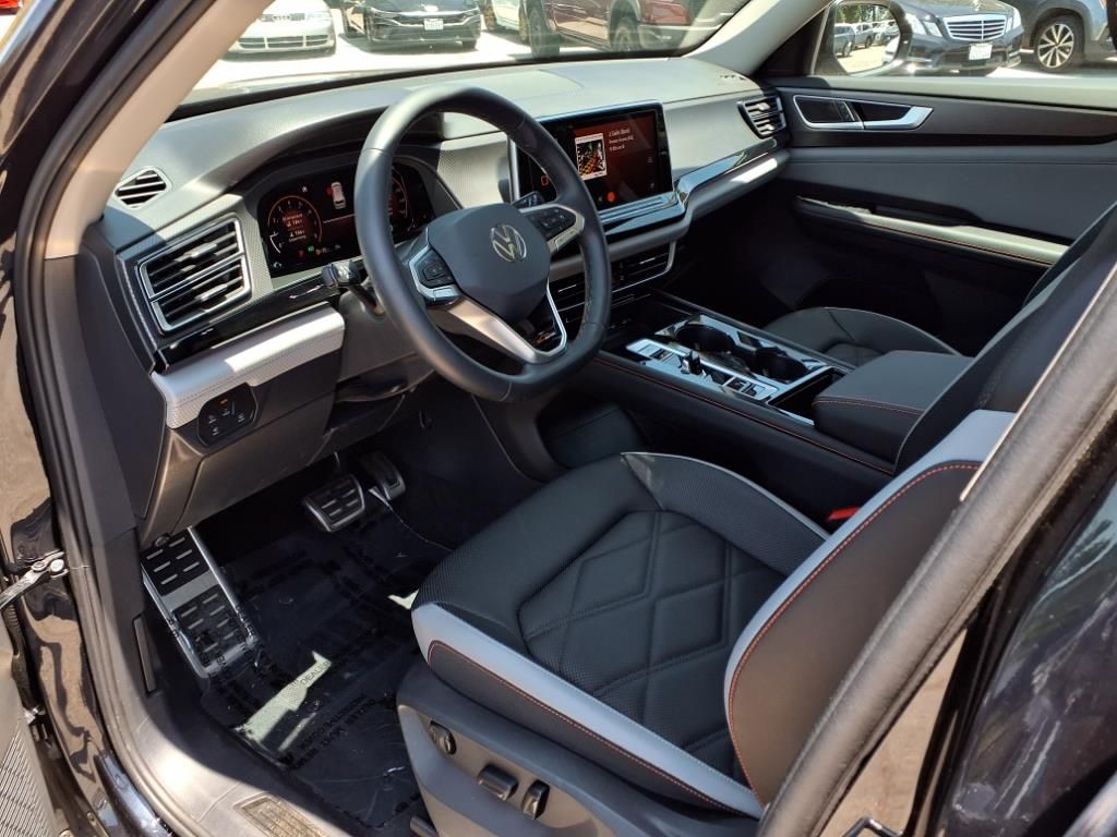 2024 Volkswagen Atlas Peak Edition SE Technology photo 14