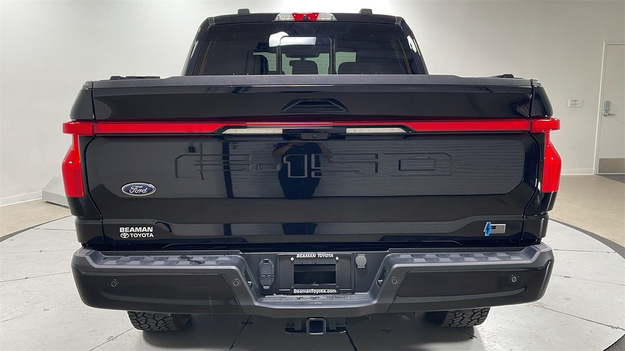 2023 Ford F-150 Lightning Lariat photo 4