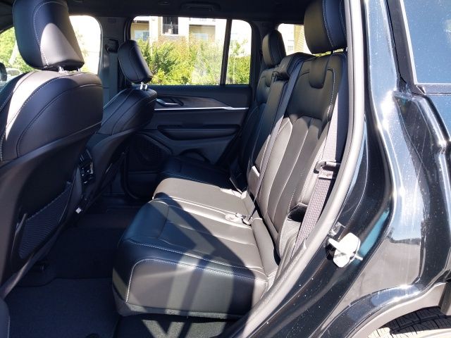 2025 Jeep Grand Cherokee Limited photo 2