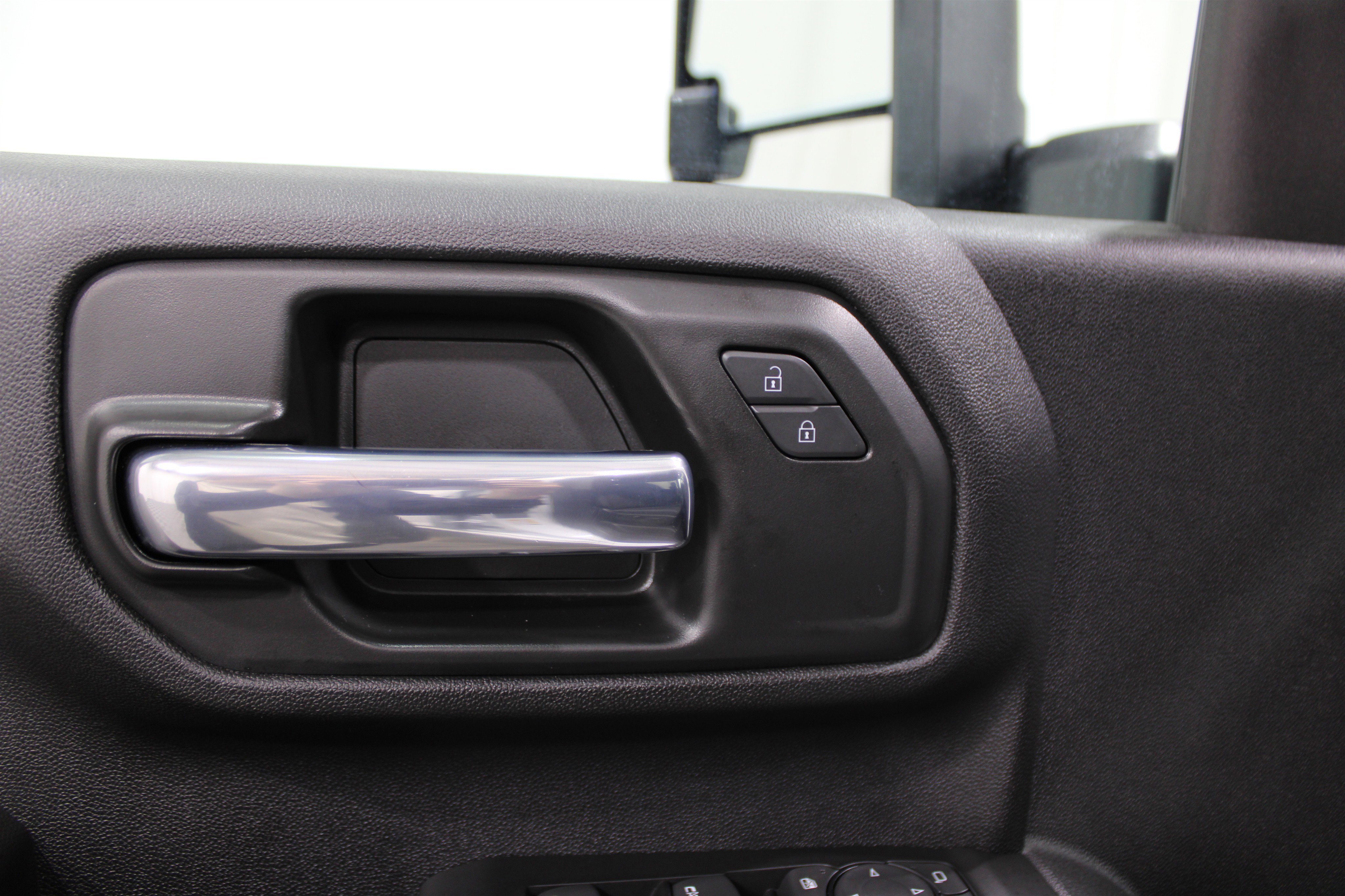 2025 Chevrolet Silverado 2500HD Custom photo 6