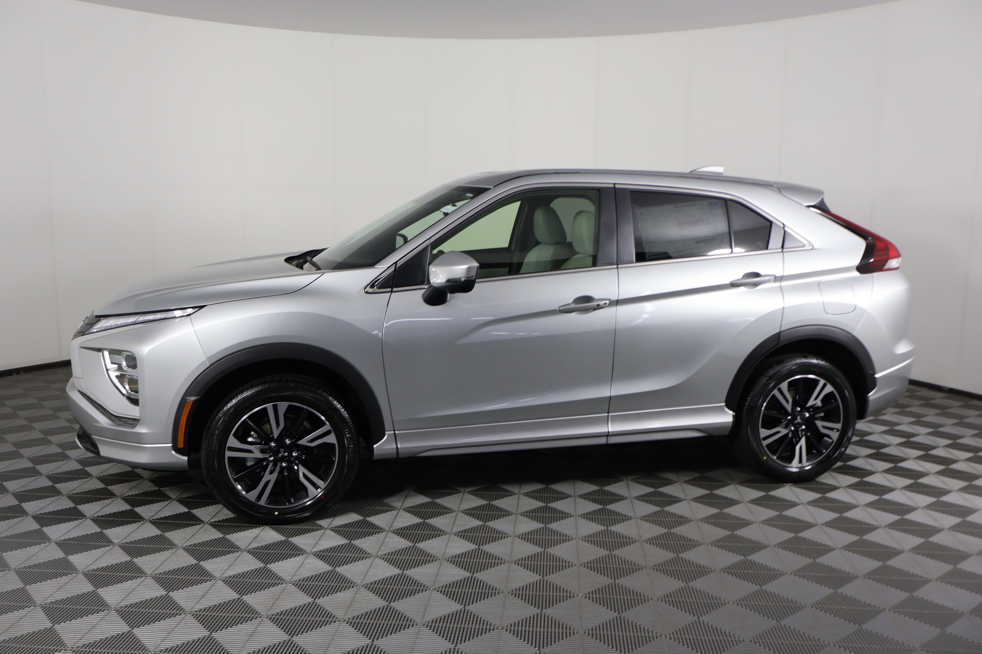 2025 Mitsubishi Eclipse Cross SEL photo 9