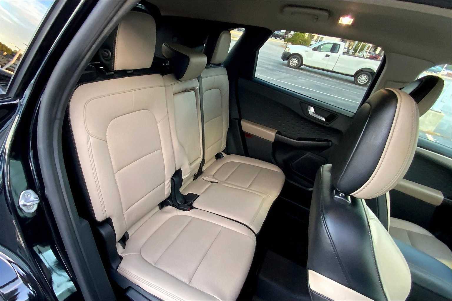2020 Ford Escape SEL photo 18