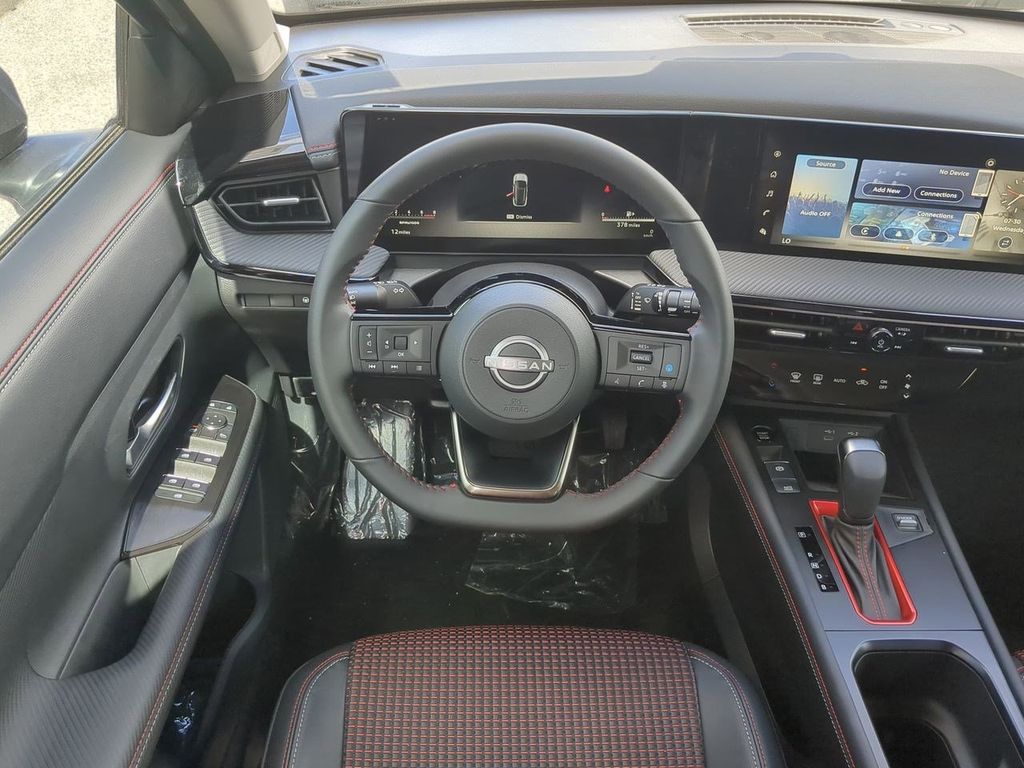 2025 Nissan Kicks SR photo 14