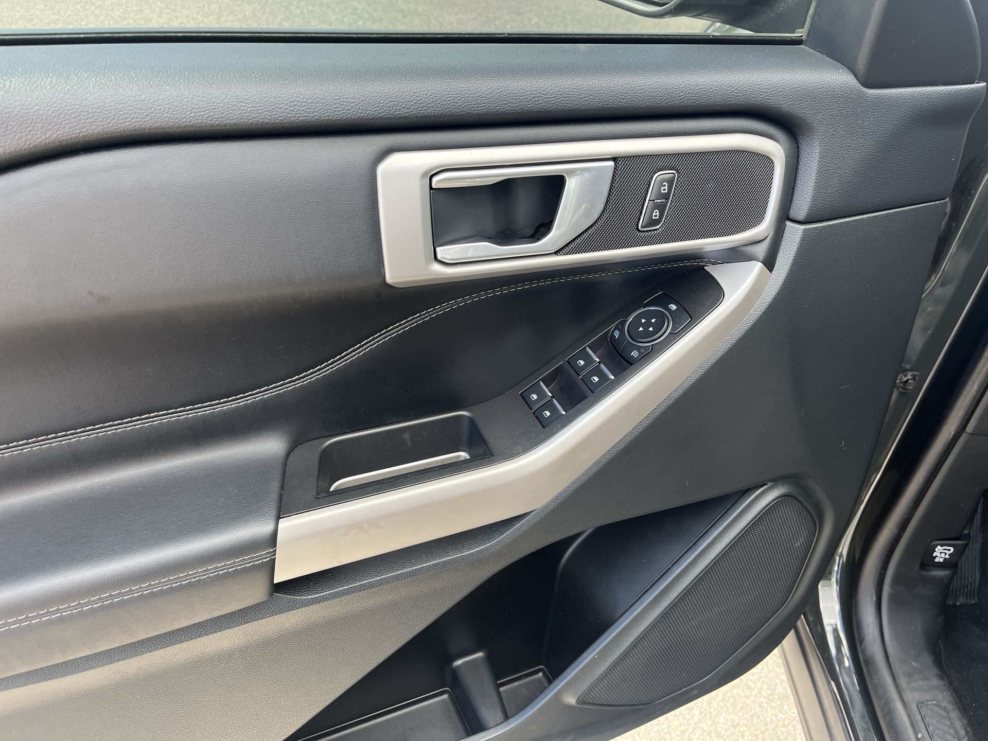 2023 Ford Explorer XLT photo 4
