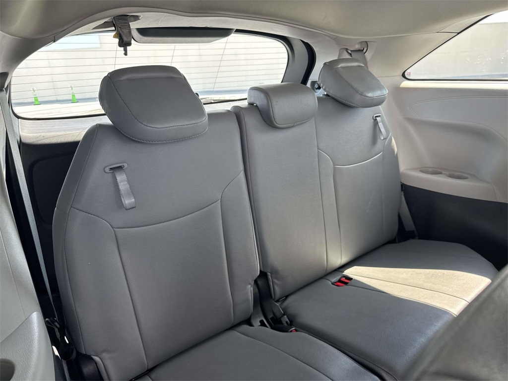 2024 Toyota Sienna XLE photo 9