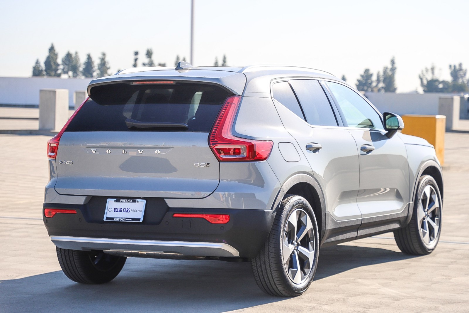 2025 Volvo XC40 Core photo 4