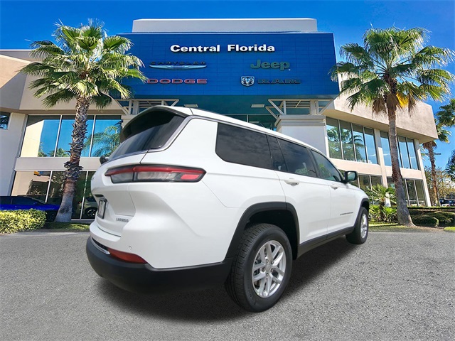 2025 Jeep Grand Cherokee Laredo Altitude photo 4