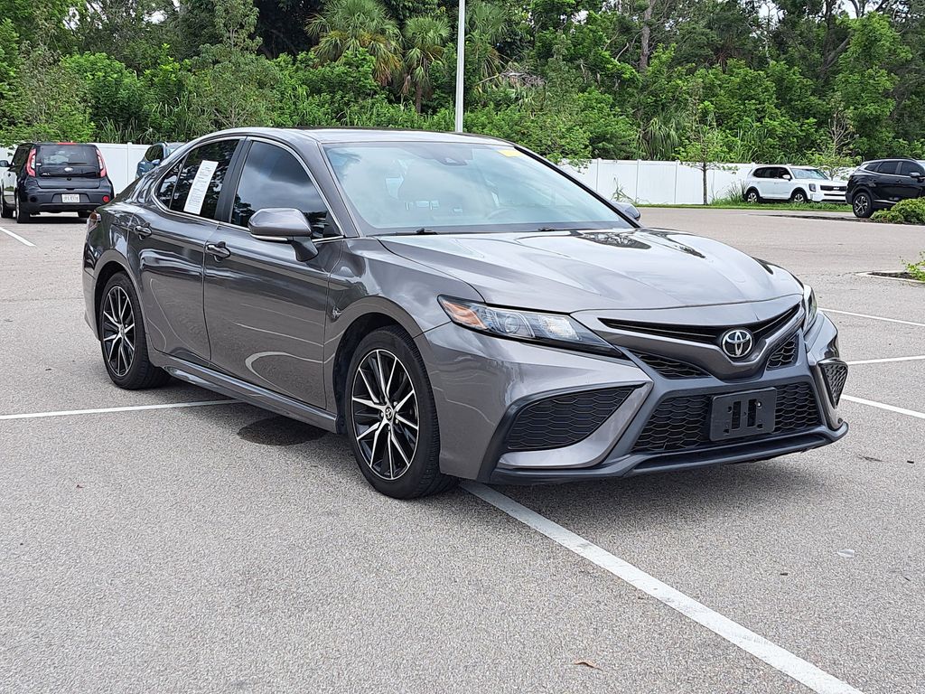 2021 Toyota Camry SE photo 2