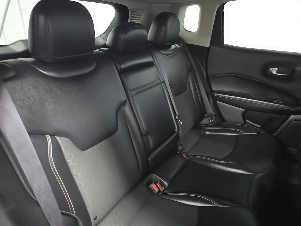 2019 Jeep Compass Latitude photo 16