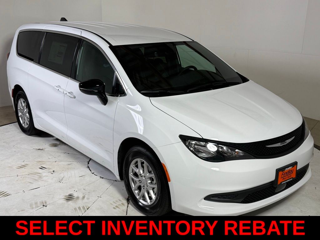 2026 Chrysler Voyager LX's photo