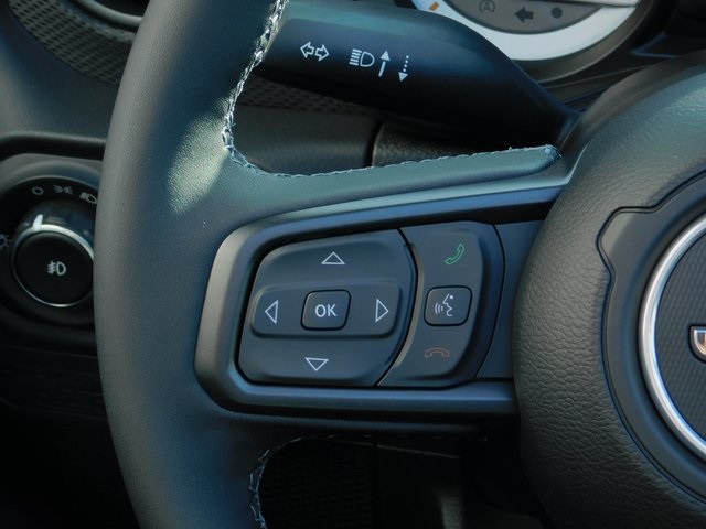 2025 Jeep Wrangler Rubicon photo 15