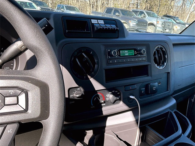 2025 Ford E-350 Base photo 4