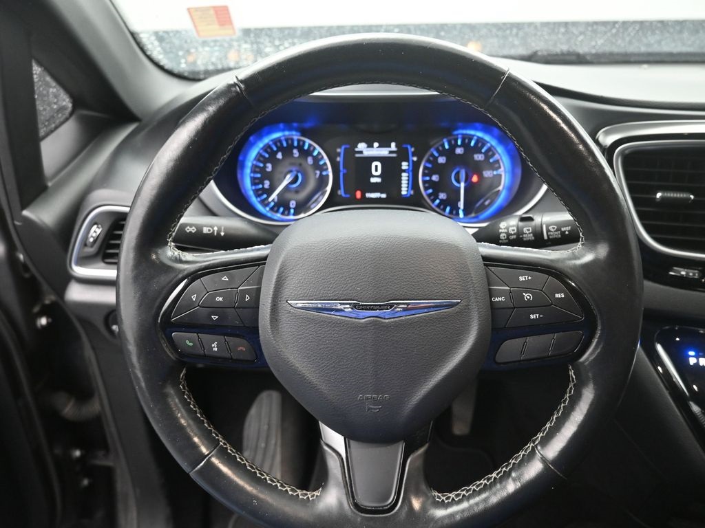 2019 Chrysler Pacifica Touring L photo 2